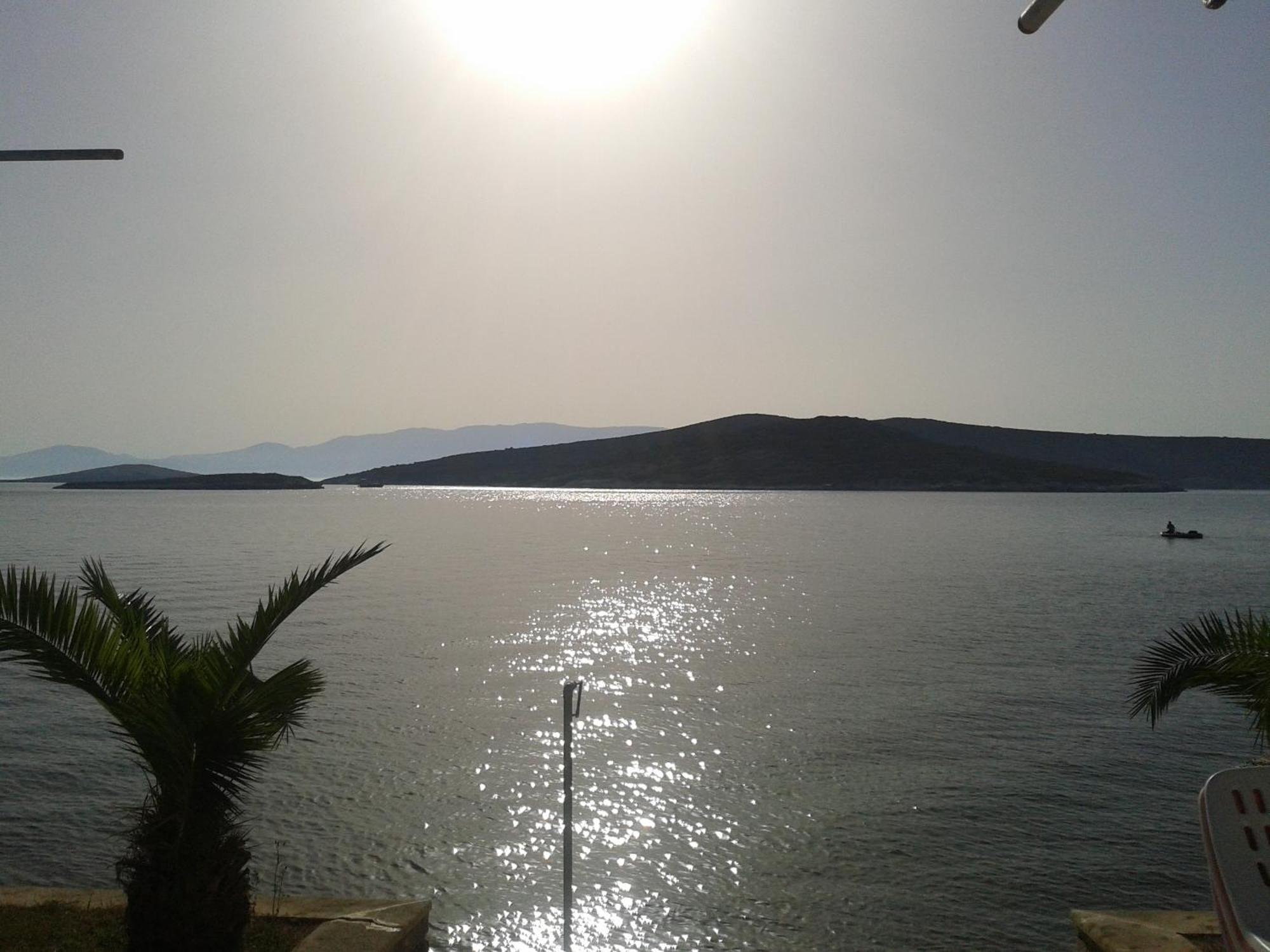 Teras Motel Foça Exteriör bild