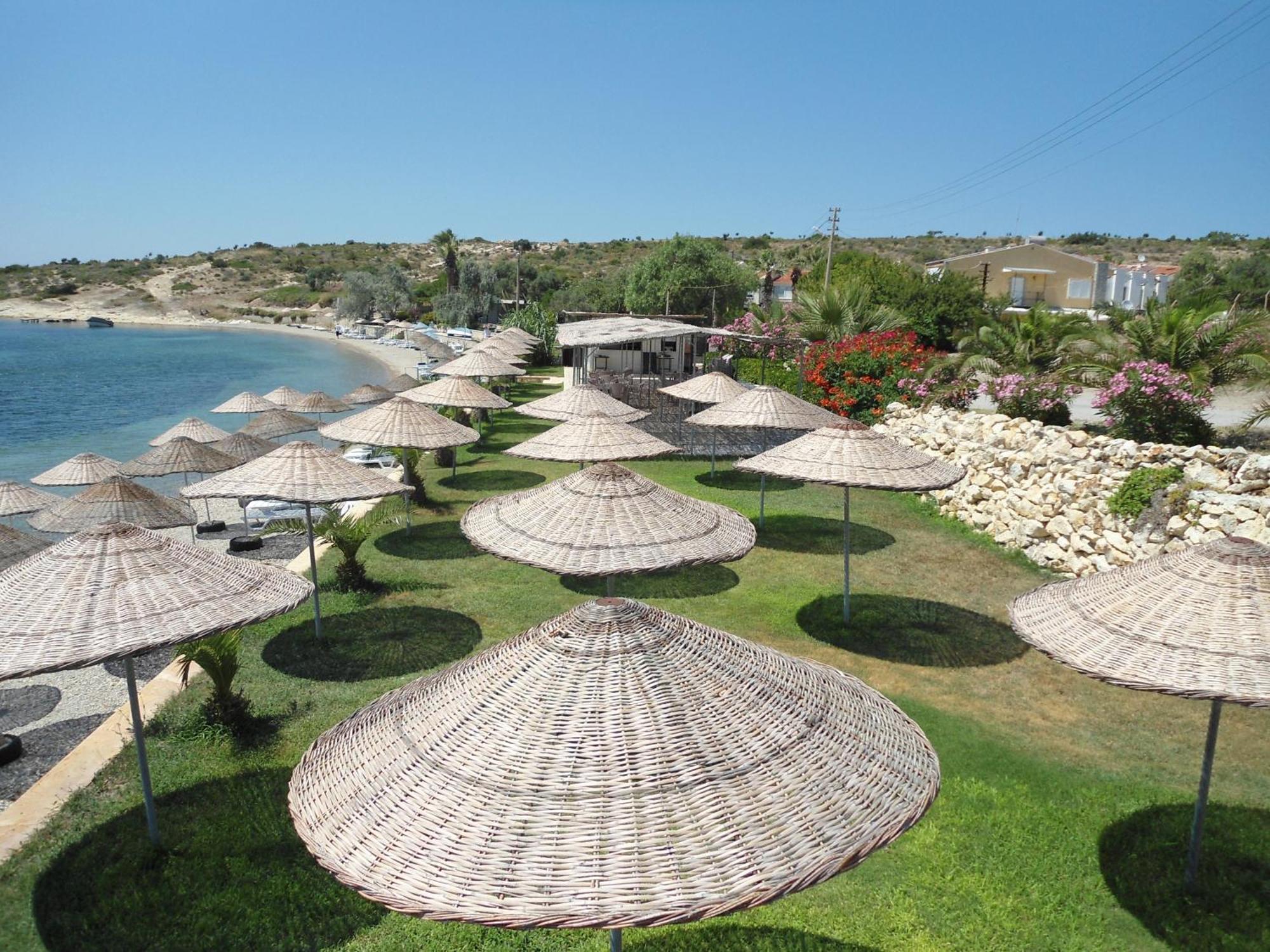 Teras Motel Foça Exteriör bild