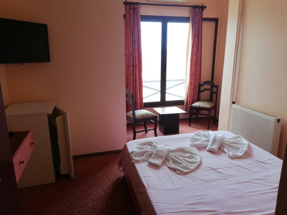 Teras Motel Foça Exteriör bild