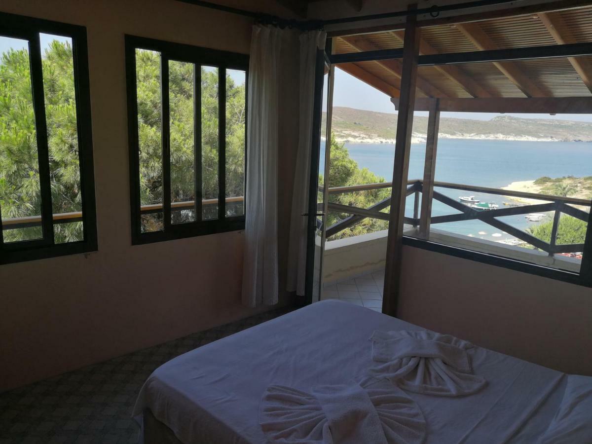 Teras Motel Foça Exteriör bild
