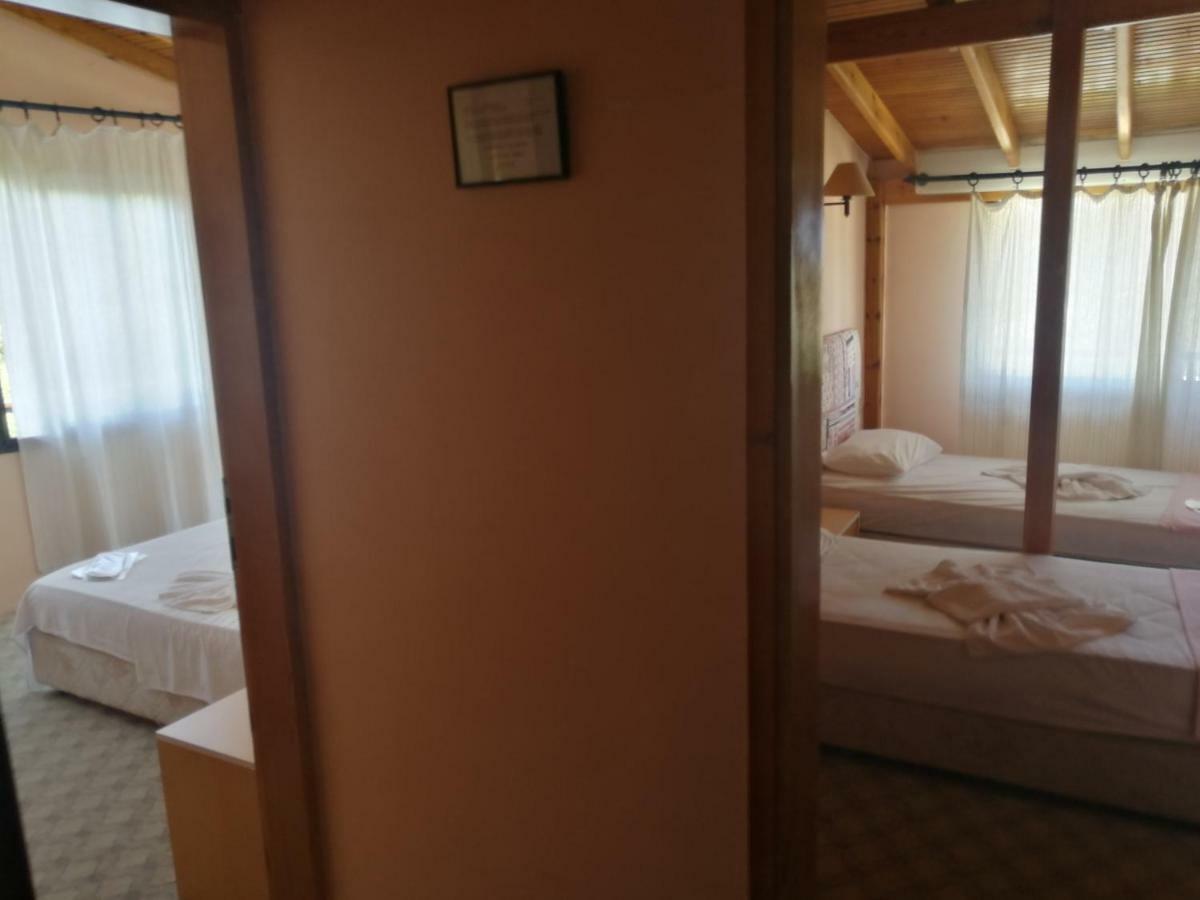 Teras Motel Foça Exteriör bild