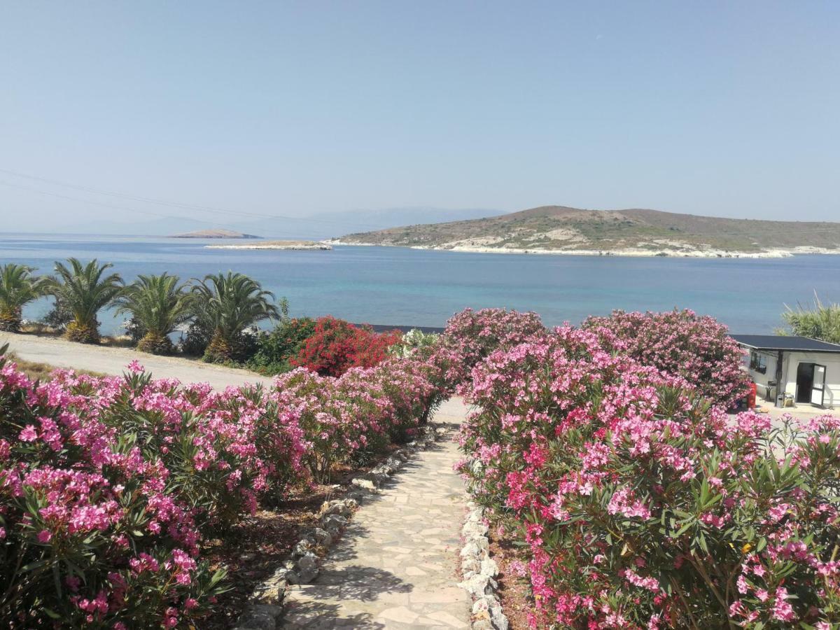 Teras Motel Foça Exteriör bild